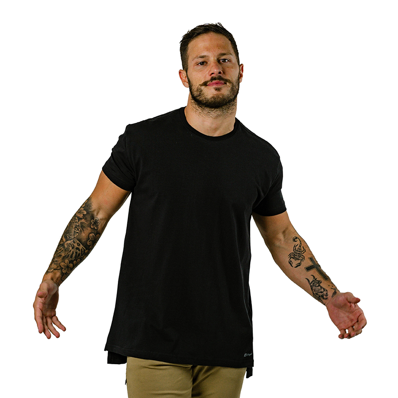 021 ESSENTIAL SPLIT-HEM T-SHIRT - PRETO